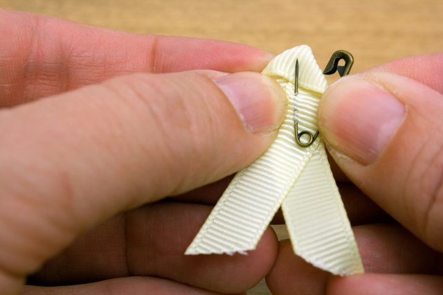 How To Make A Cancer Awareness Ribbon with Pictures EHow