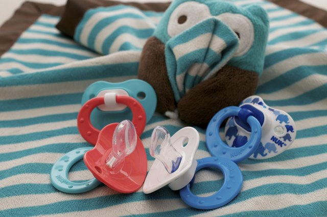 difference-between-size-2-vs-3-nuk-pacifier-with-pictures-ehow