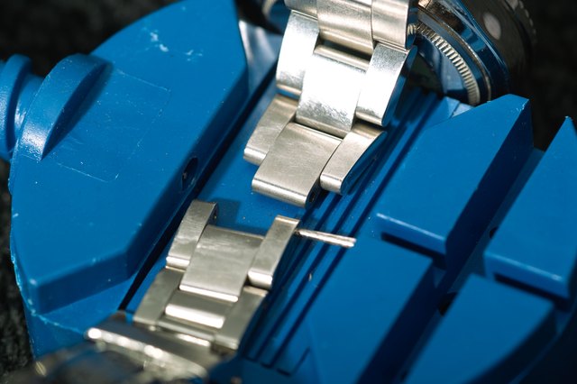 How to Remove Links from a Citizen Eco-Drive Watch