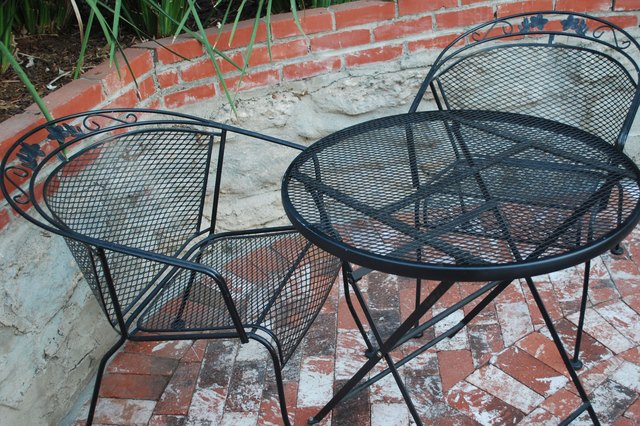 Painting Metal Outdoor Furniture Techniques (with Pictures ...