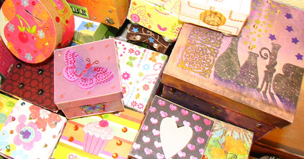 Craft Ideas for Decorating a Box | eHow UK