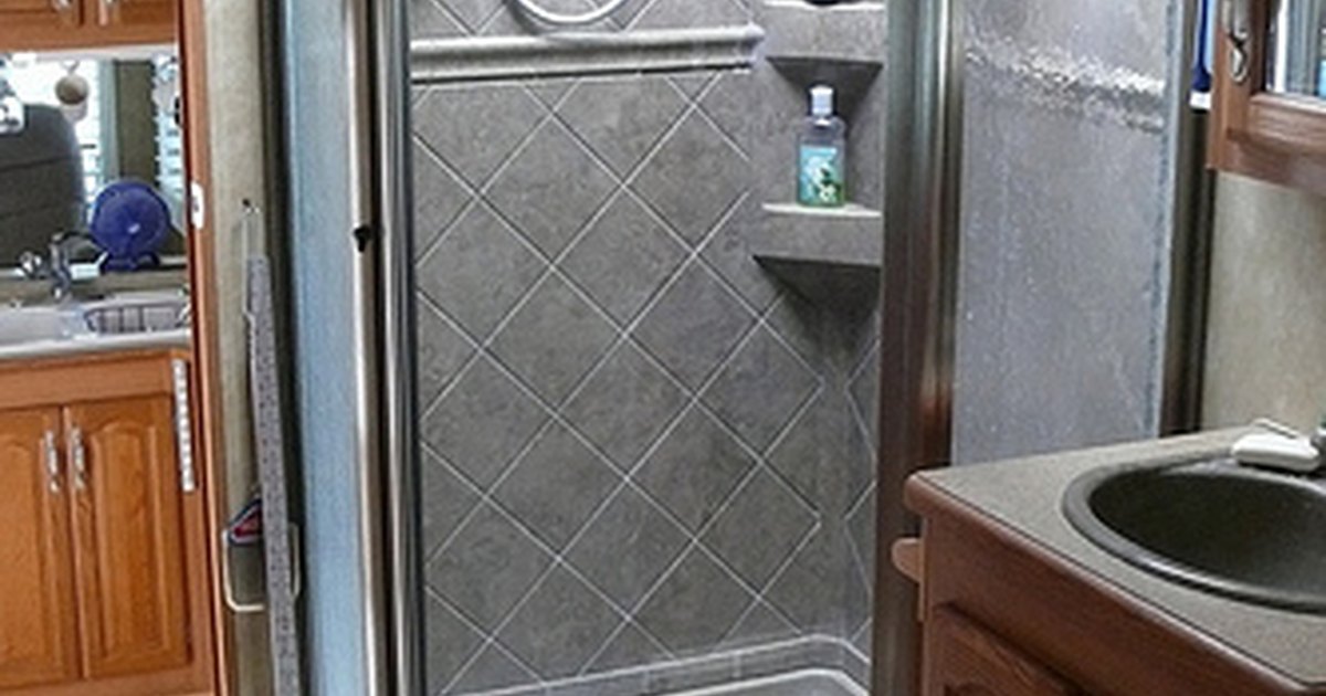 The Best Ways To Clean Glass Shower Doors Ehow Uk Best Way To Clean Glass Shower Doors With Soap Scum