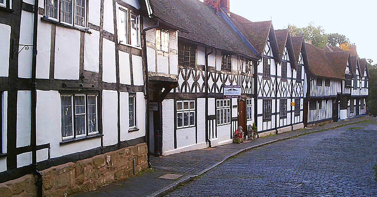 What Is a Tudor House? | eHow UK