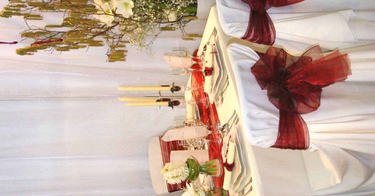 Red, Black & White Wedding Table Ideas | eHow UK