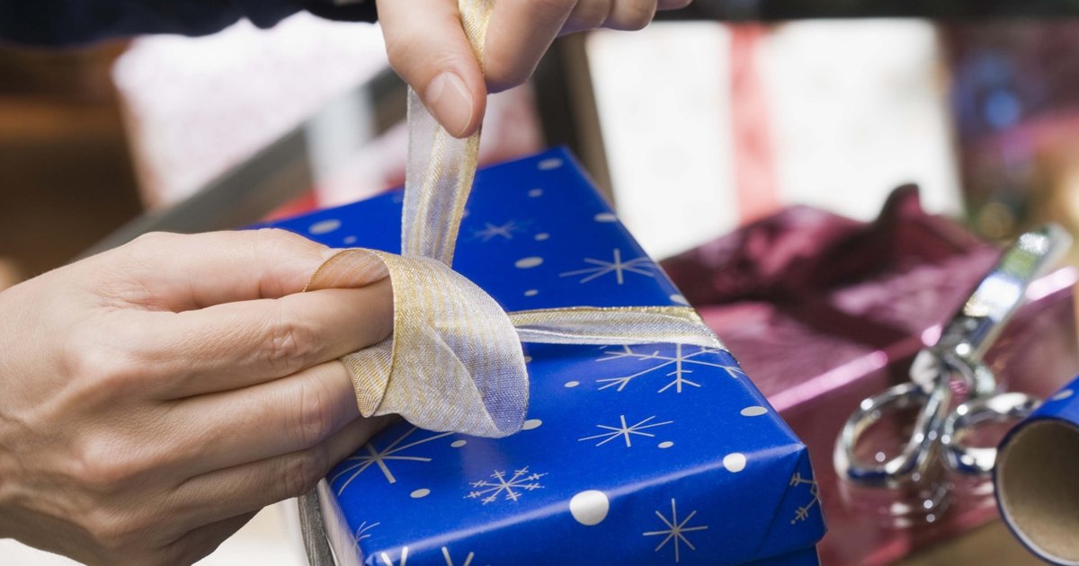 gift-wrapping-tips-an-alli-event