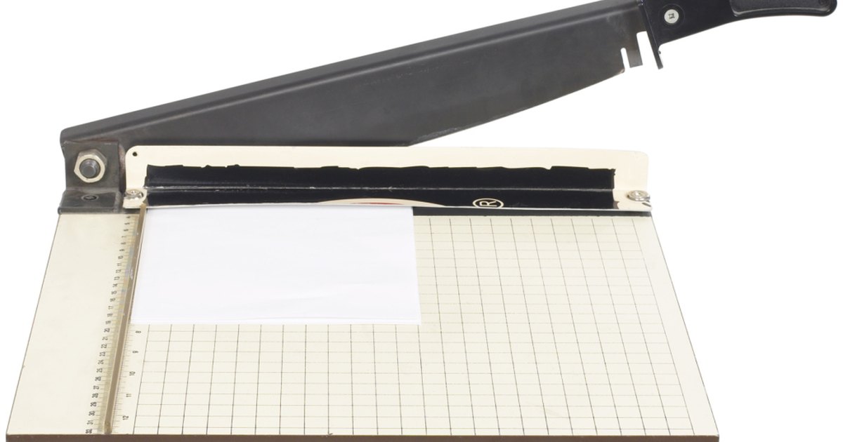 change blade in staples brand paper slicer