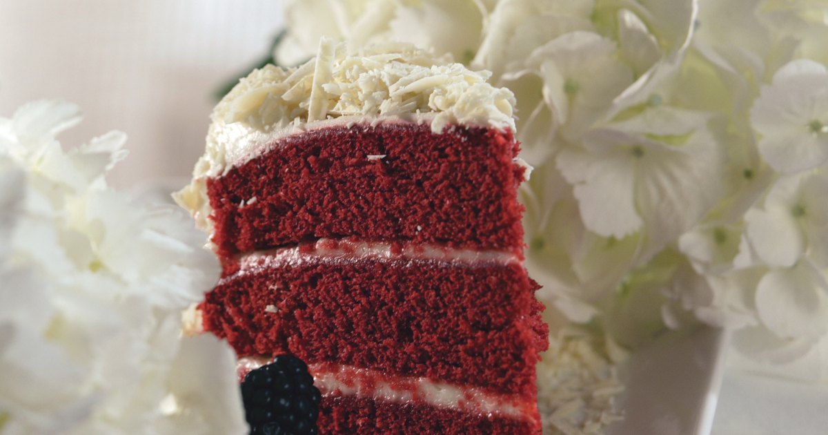 Decorating ideas for a red velvet cake eHow UK