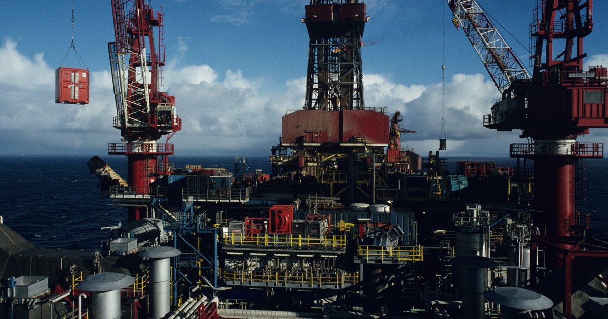 the-average-salary-of-offshore-drilling-workers-ehow-uk