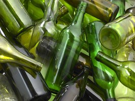 Cómo mezclar cristales rotos y cemento cerámico para mesadas