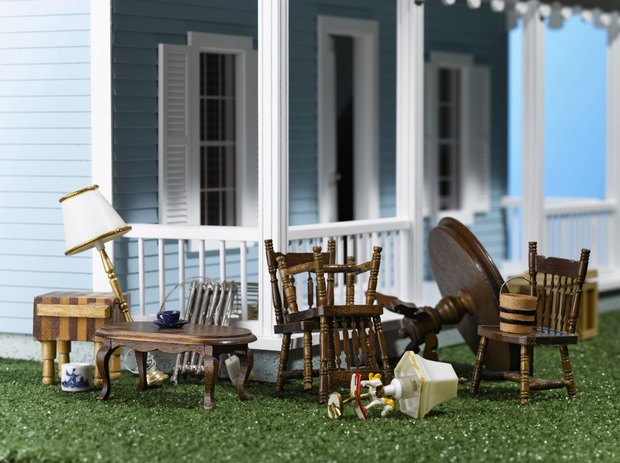 Cómo hacer sillas en miniatura para casas de muñecas con ...