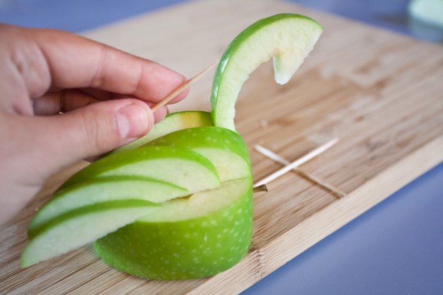 How to Make Animal Shapes Out of Apples | eHow