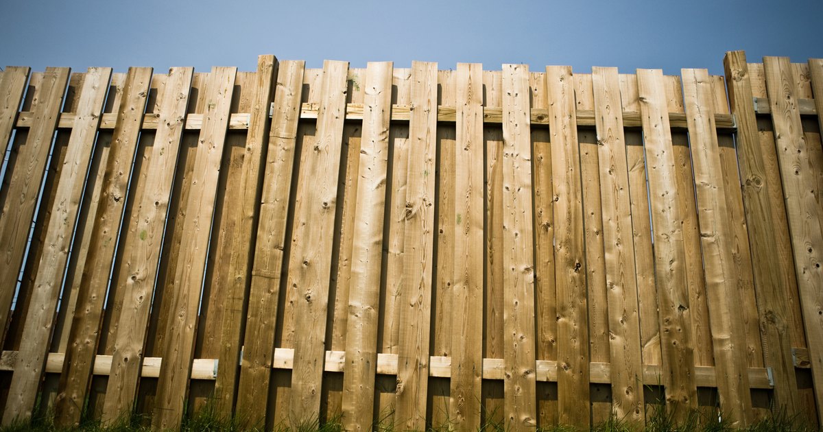 How to Repair a Rotted Wood Fence | eHow UK